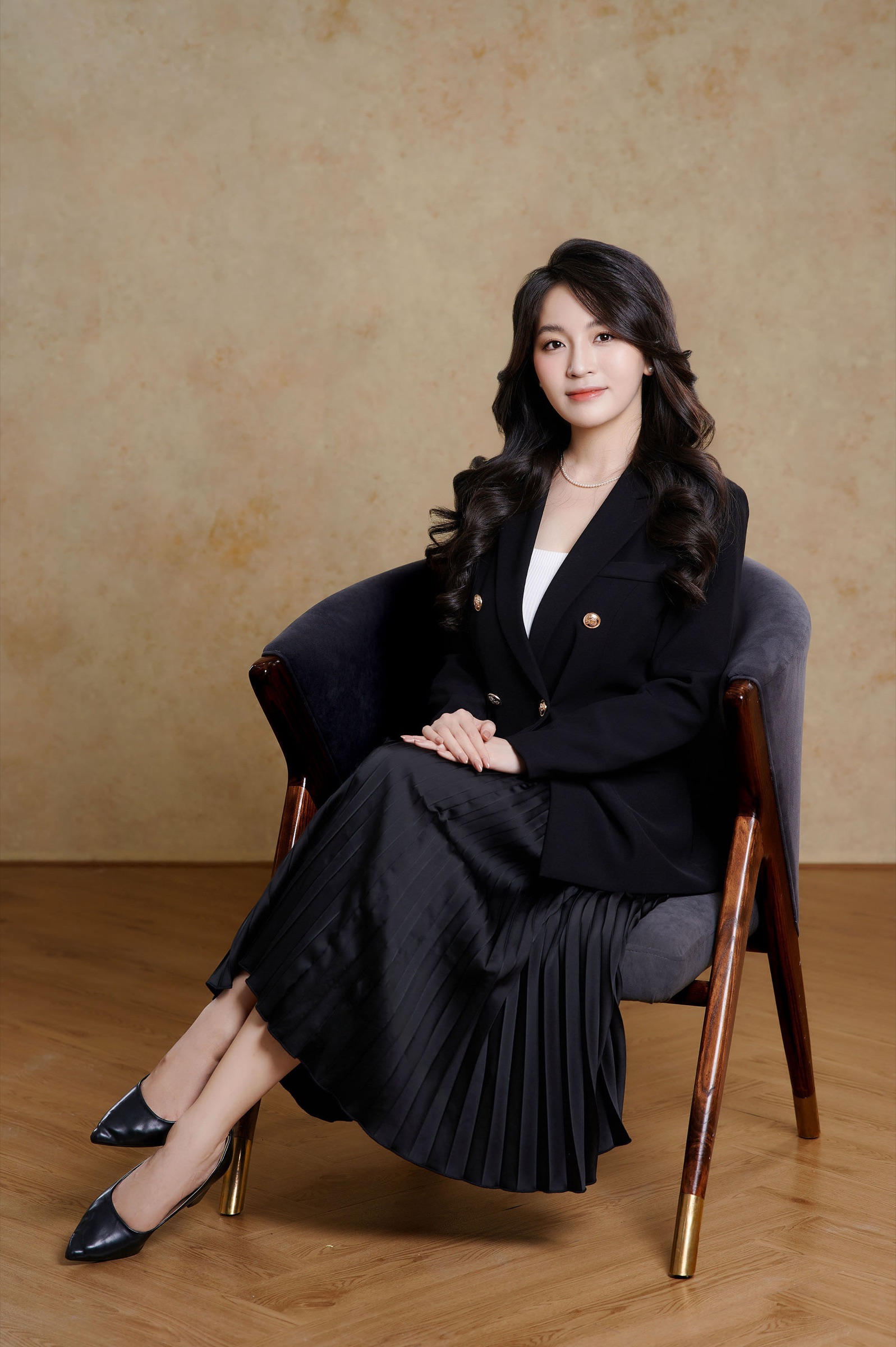 시그니처 프로필 — 01 — 사진 7 — 리더십, 권위, 비전 — Gạo Nâu Profile