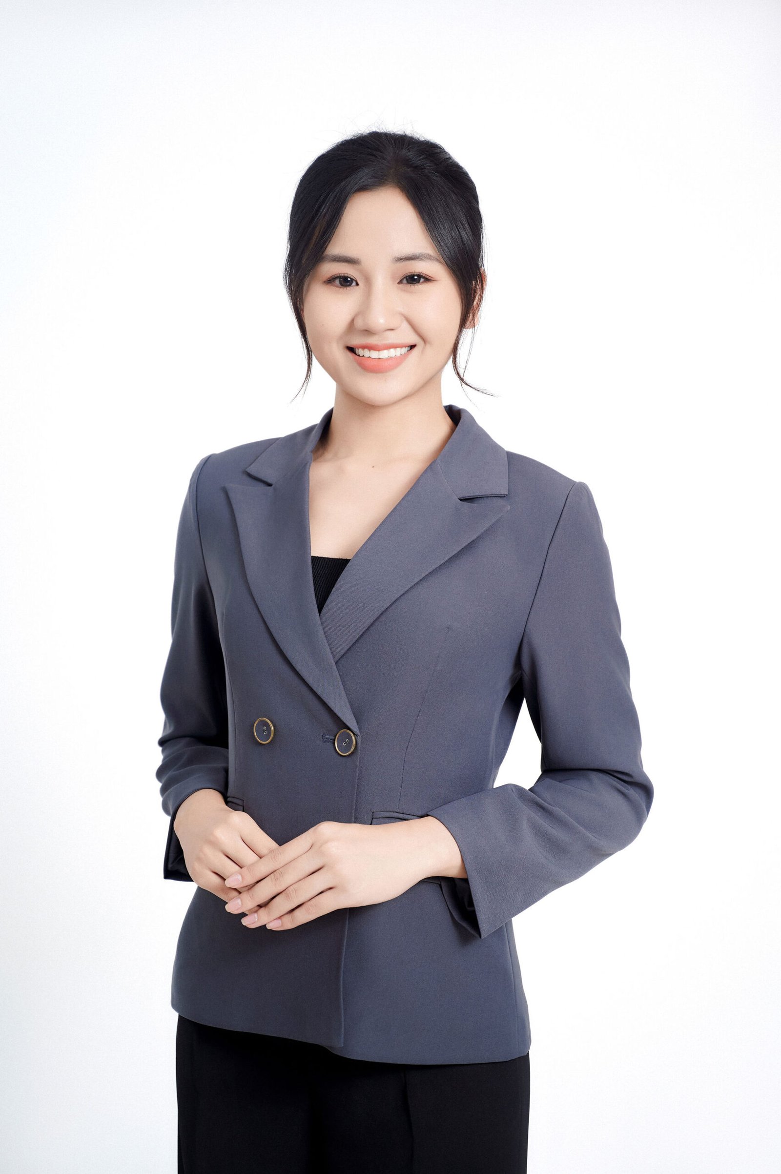 베이직 프로필 — 02 — 사진 4 — 우아함, 자신감, 전문성 — Gạo Nâu Profile