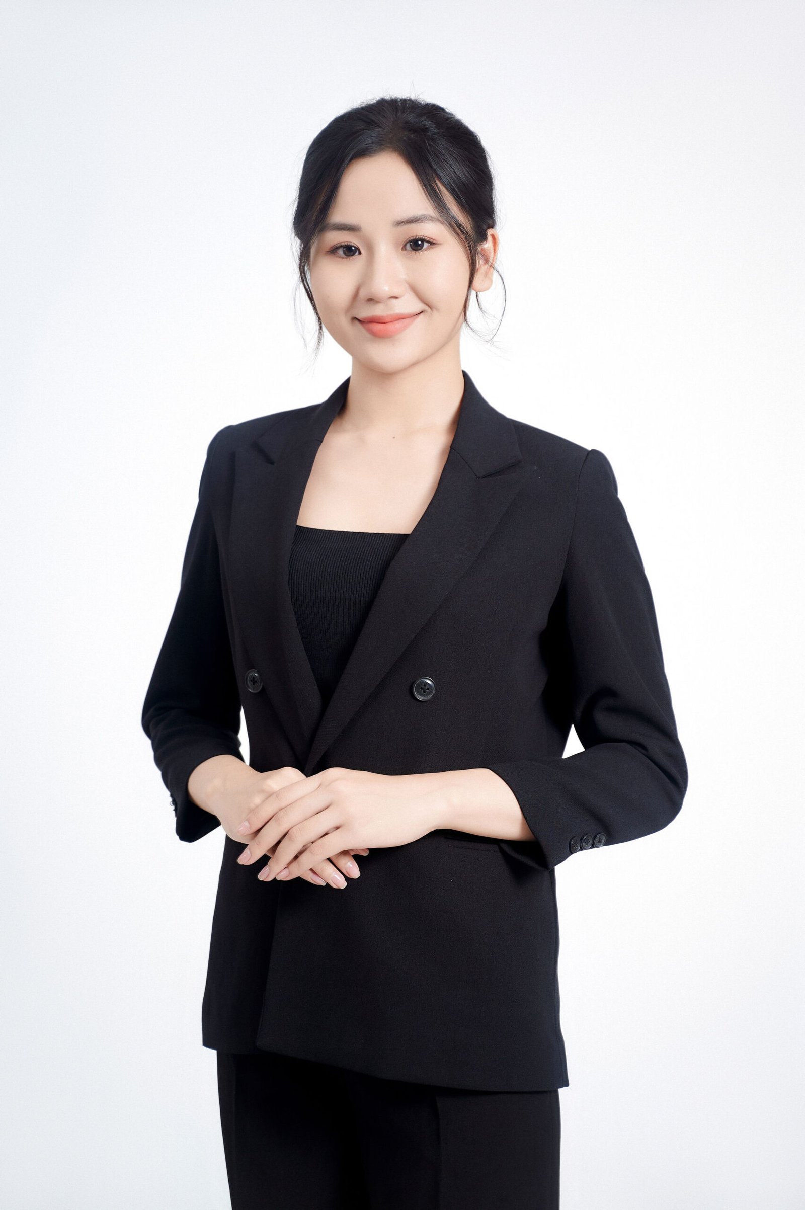 베이직 프로필 — 02 — 사진 7 — 우아함, 자신감, 전문성 — Gạo Nâu Profile