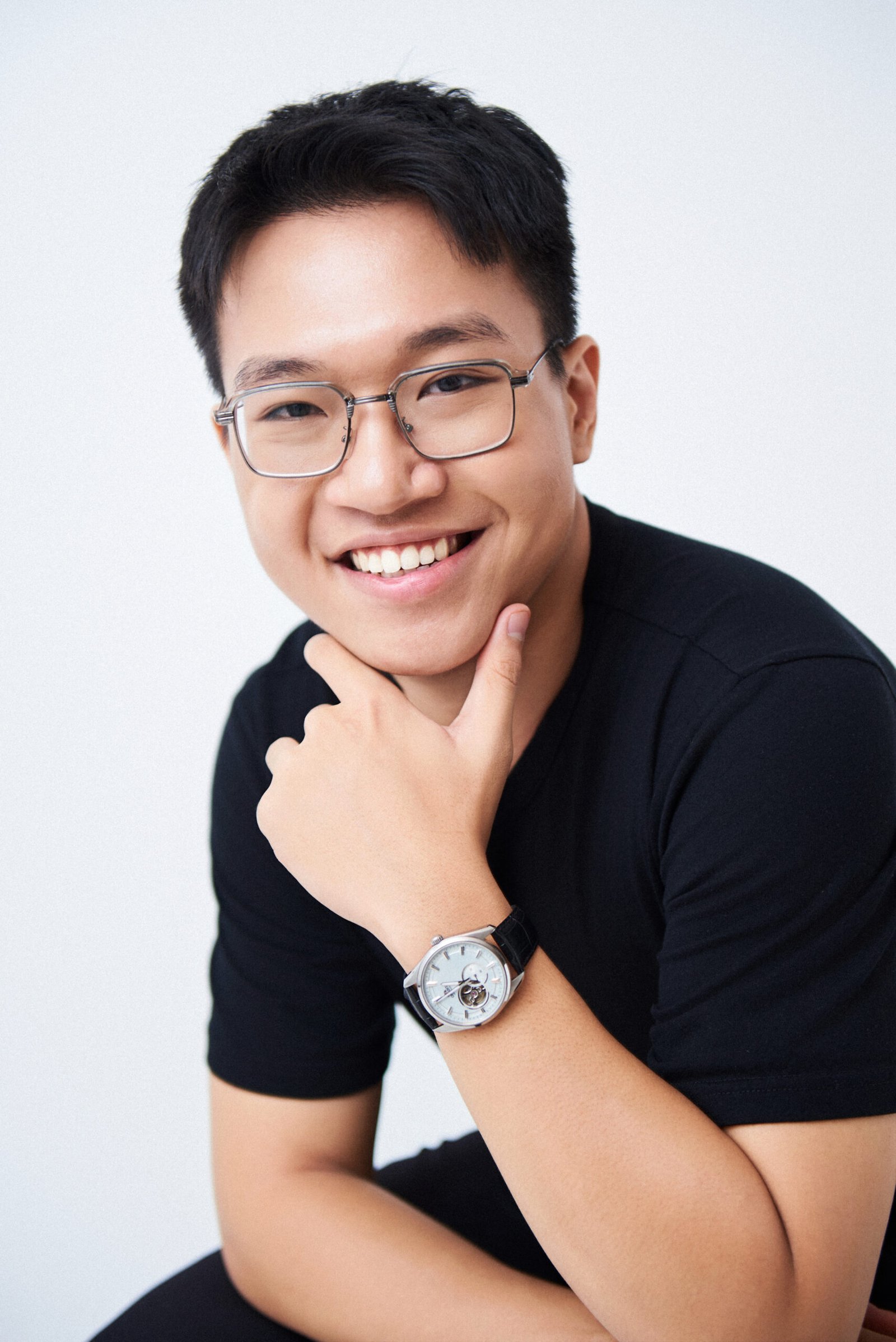 베이직 프로필 — 05 — 사진 4 — 중성, 자연스러움, 전문성 — Gạo Nâu Profile