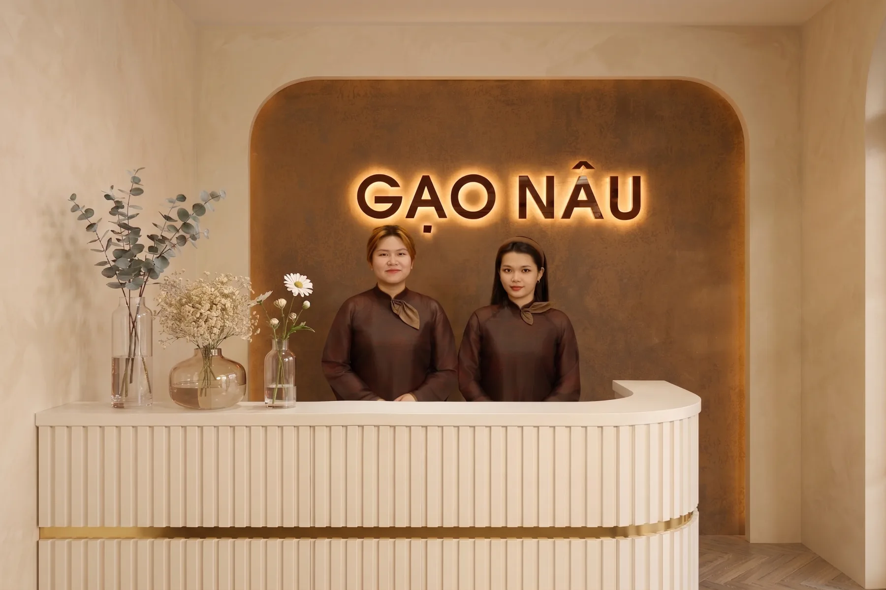 Cơ sở Lê Văn Sỹ — quầy lễ tân Gạo Nâu