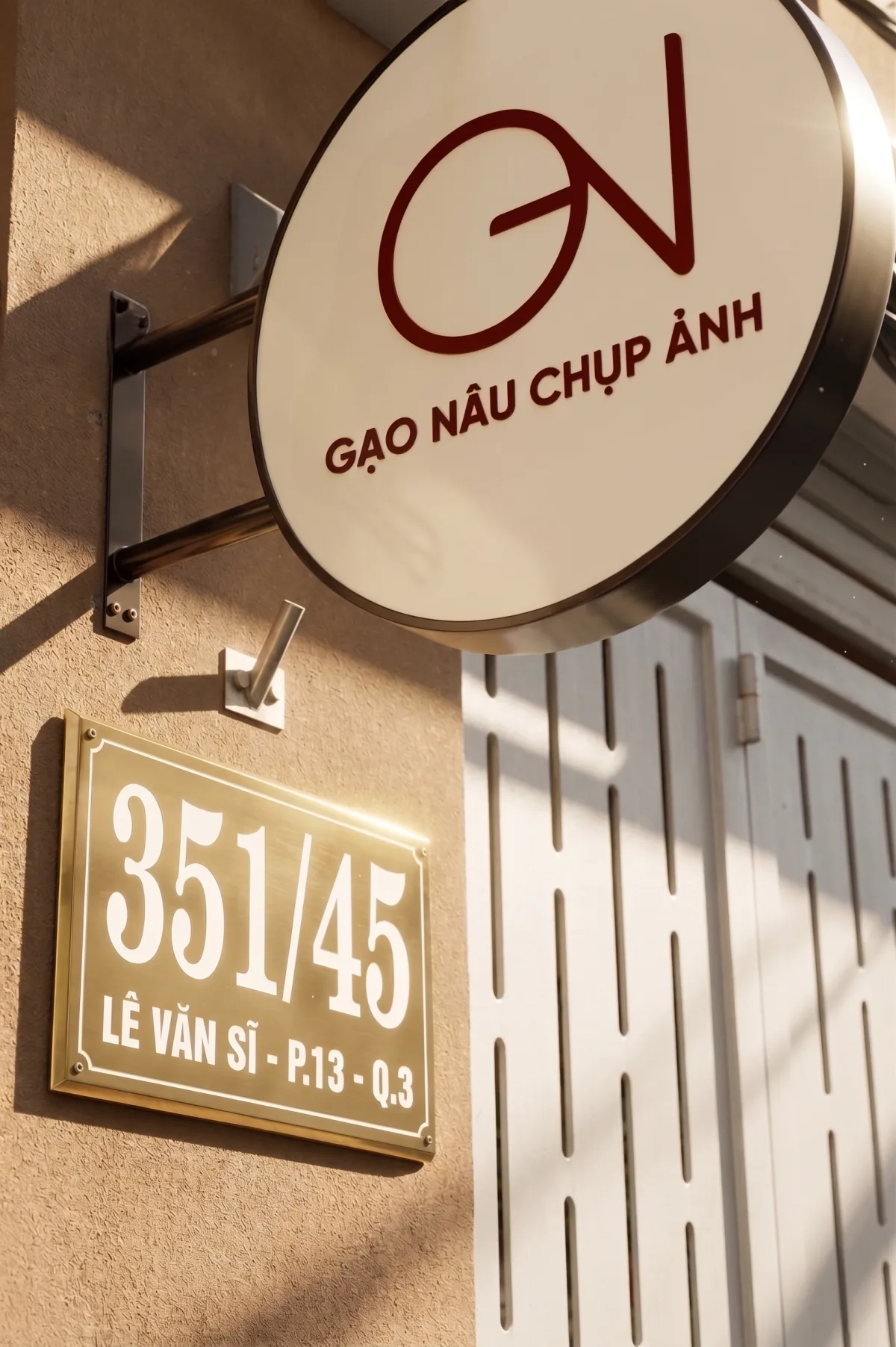 Cơ sở Lê Văn Sỹ — bảng hiệu Gạo Nâu Chụp Ảnh