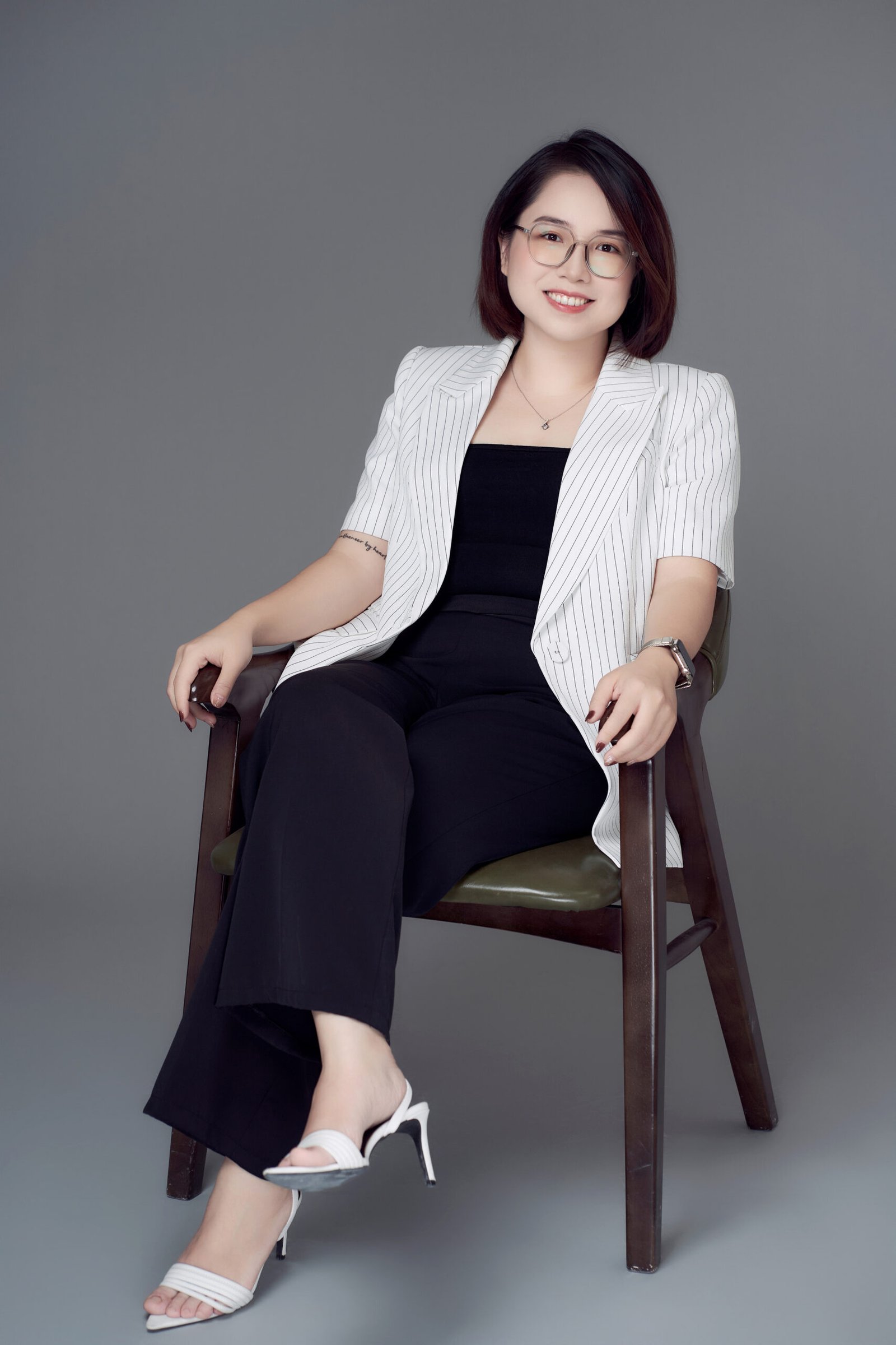 Ms Quyên — BluSaigon — Lãnh đạo, thanh lịch, đẳng cấp — Gạo Nâu Profile