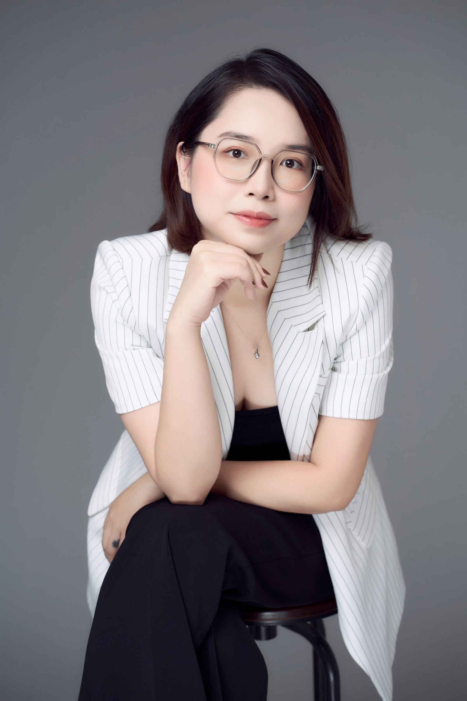 Ms Quyên — BluSaigon — 사진 3 — Gạo Nâu Profile