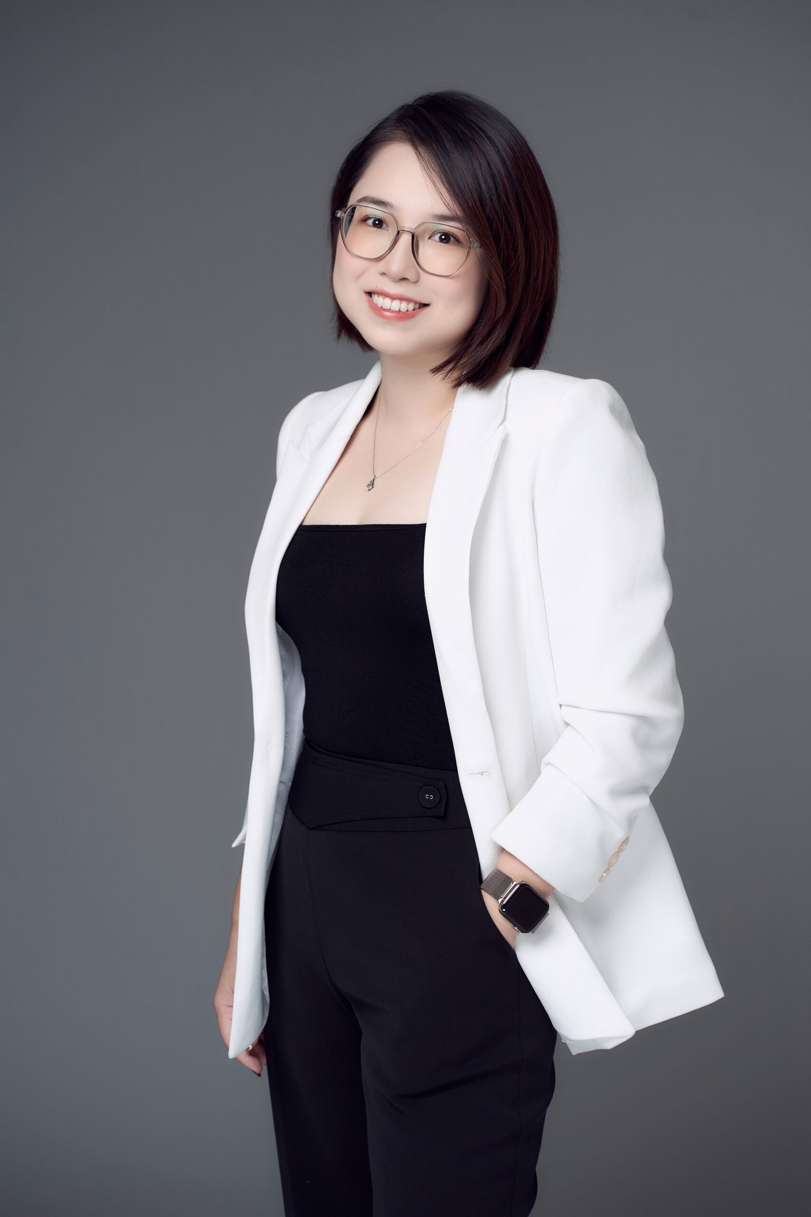 Ms Quyên — BluSaigon — 사진 7 — 리더십, 우아함, 클래스 — Gạo Nâu Profile