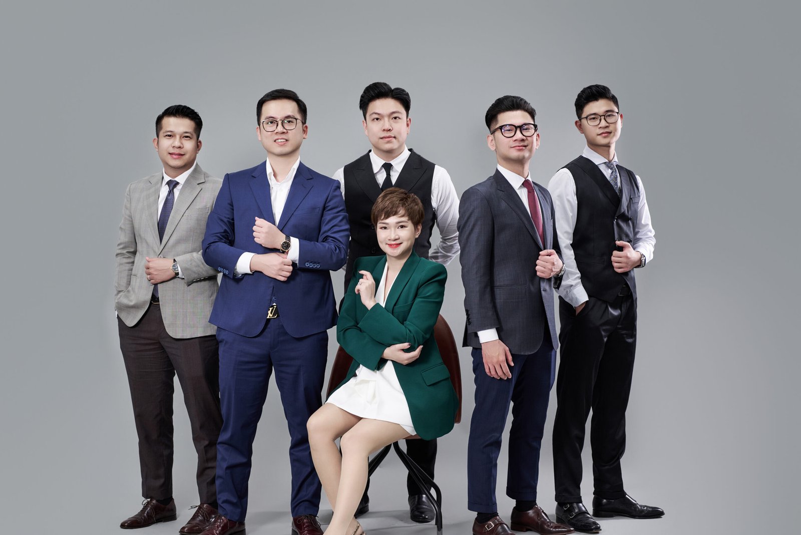 Corporate Team — 01 — photo 1 — Unified, professional, trustworthy — Gạo Nâu Profile