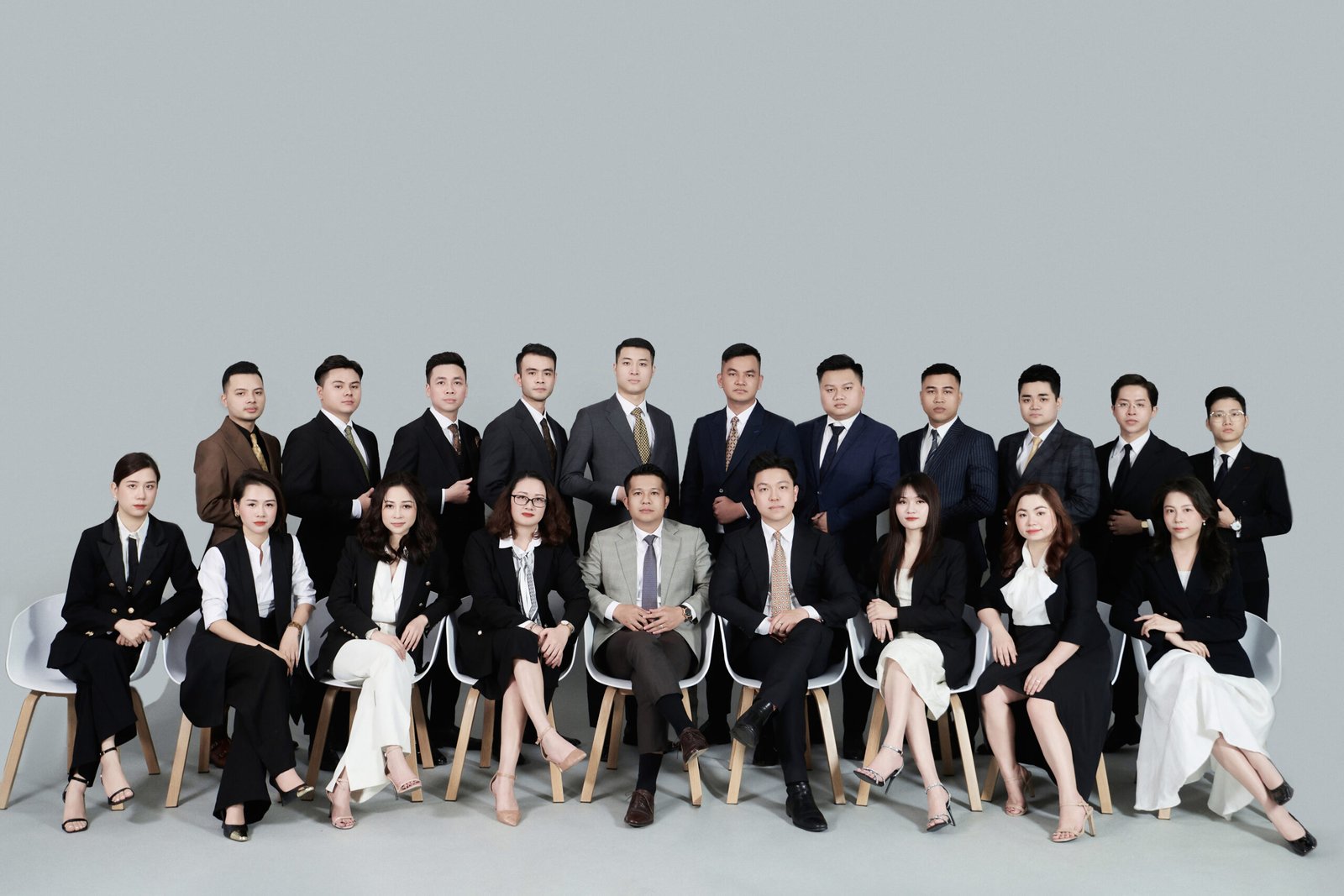 Corporate Team — 01 — photo 4 — Unified, professional, trustworthy — Gạo Nâu Profile