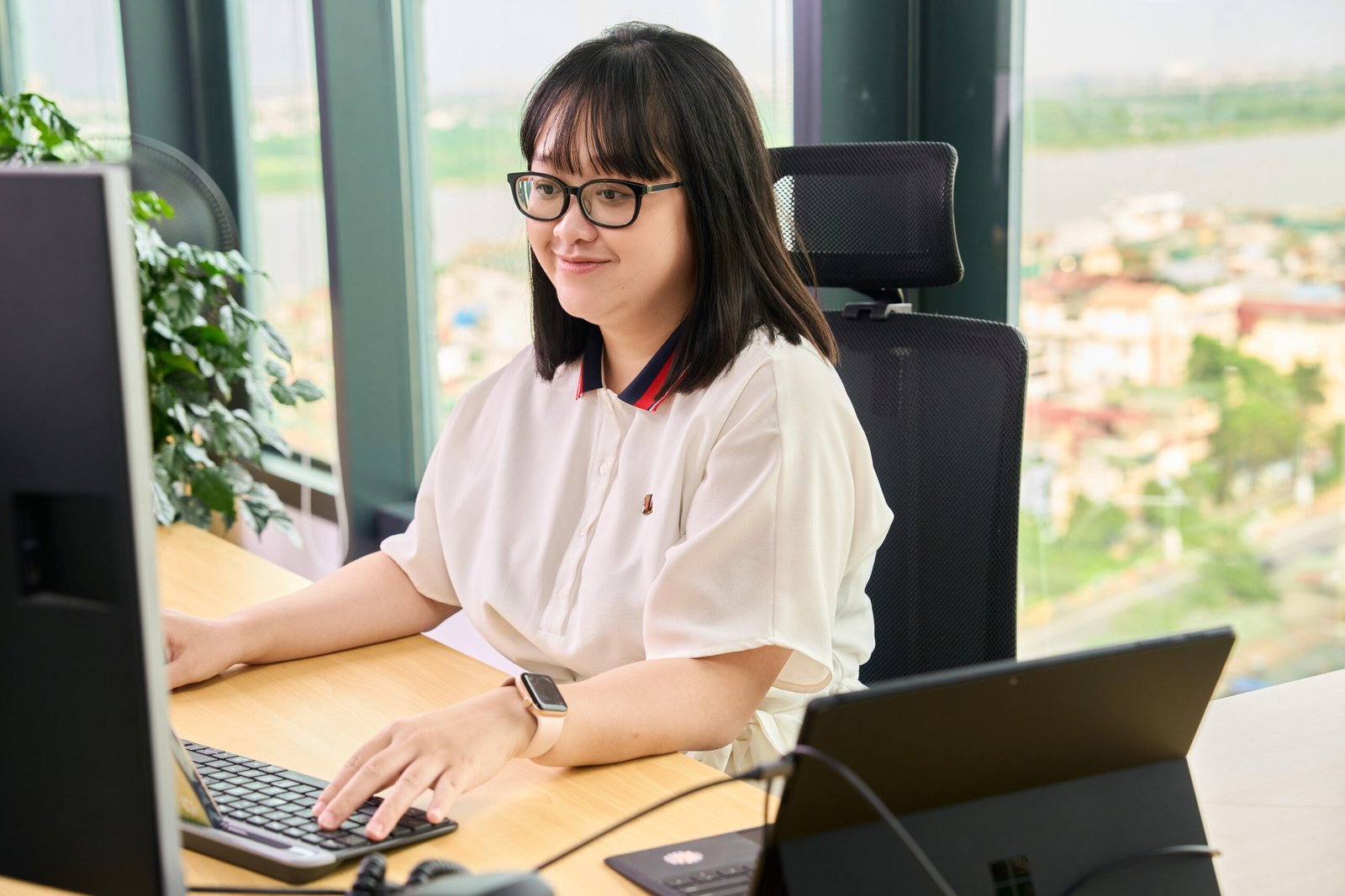 Văn Phòng Doanh Nghiệp — 01 — ảnh 12 — Hiện đại, mở, chuyên nghiệp — Gạo Nâu Profile