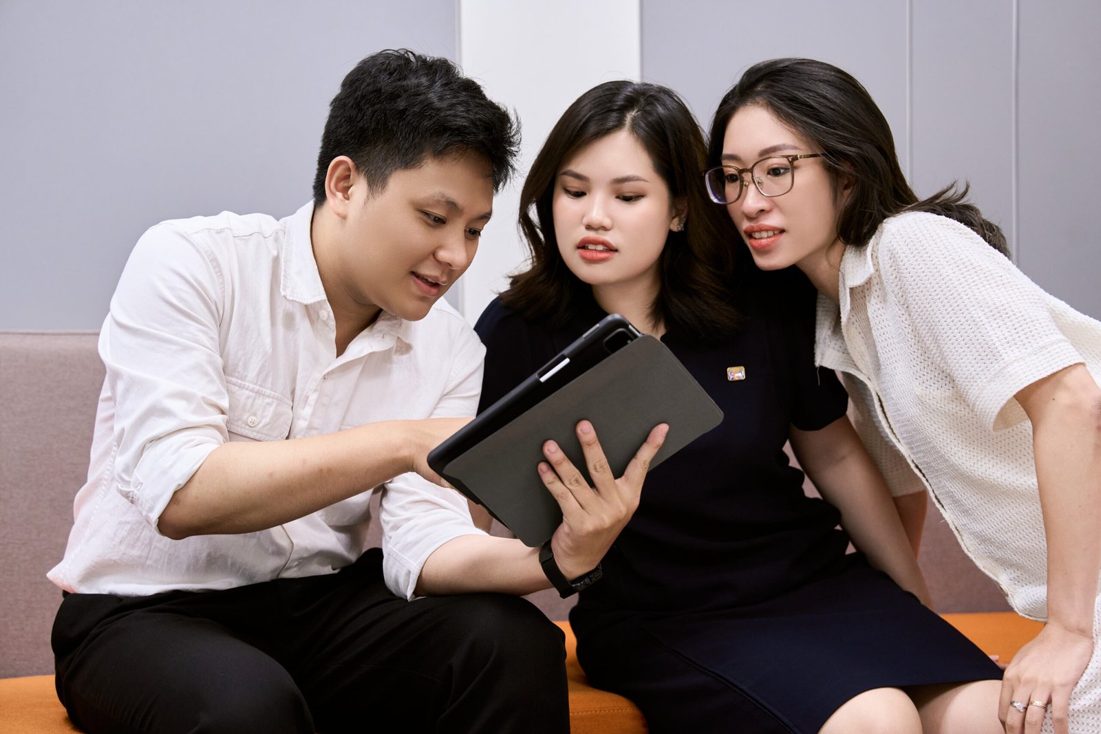 Corporate Office — 01 — photo 4 — Modern, open, professional — Gạo Nâu Profile