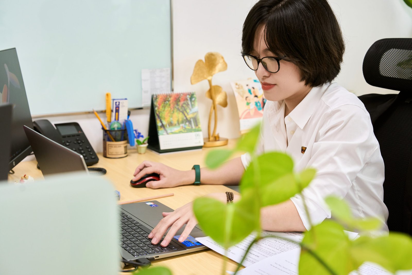 Corporate Office — 01 — photo 7 — Modern, open, professional — Gạo Nâu Profile