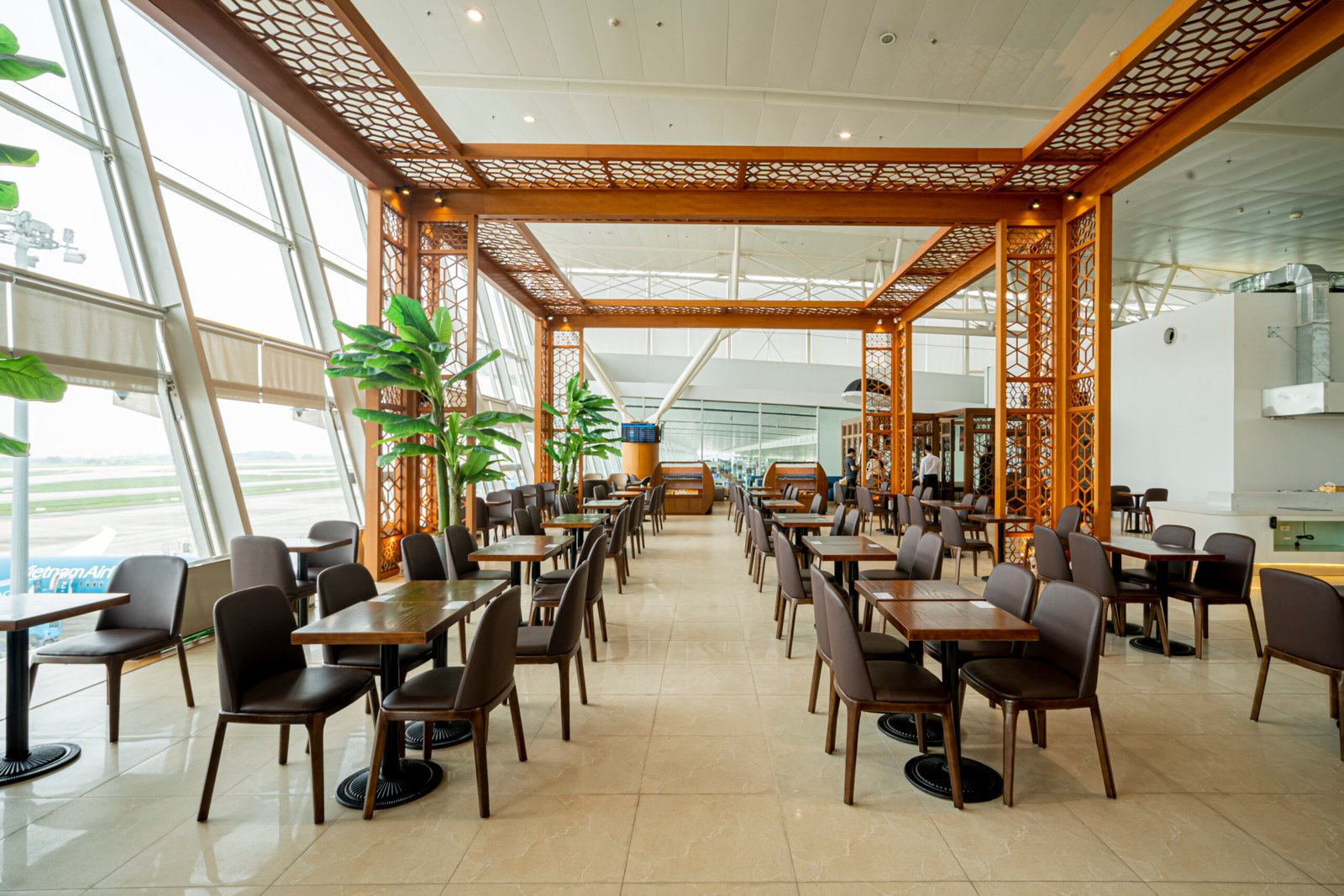 Vietnam Airlines — Case Study — photo 10 — Standardized, elegant, aviation — Gạo Nâu Profile