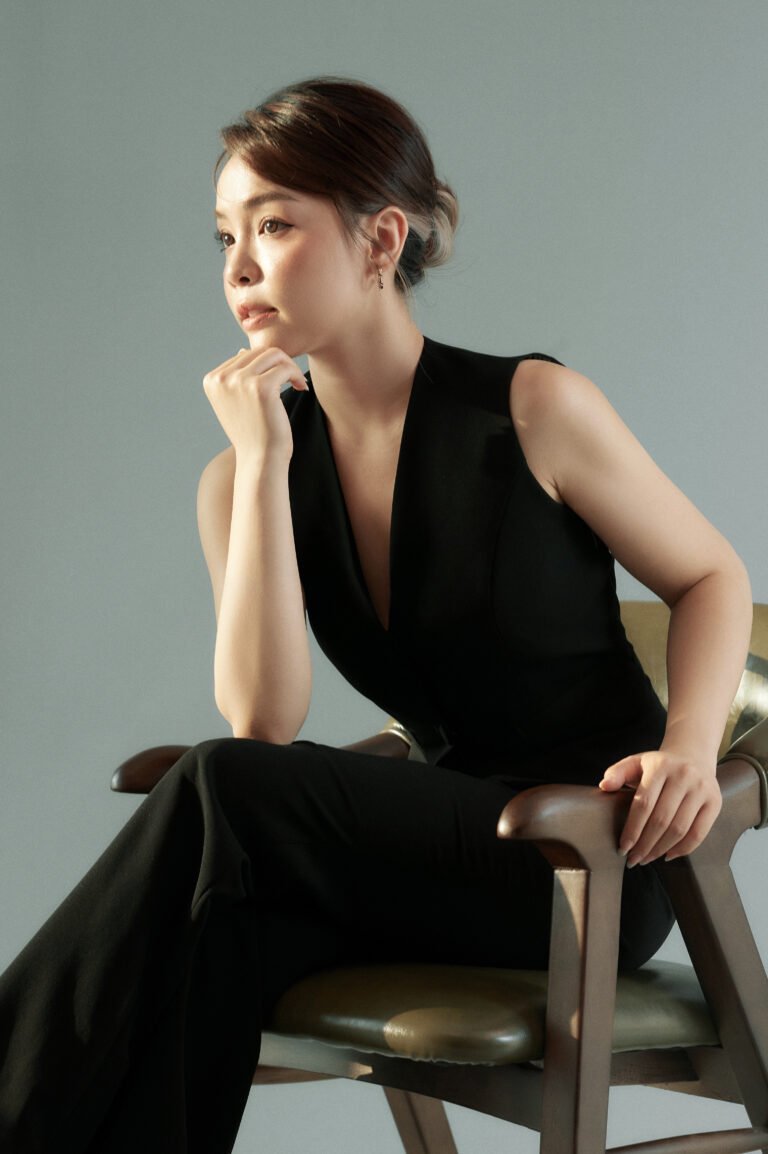 Bộ ảnh đầy ấn tượng được truyền cảm hứng từ ngày 30/4 của Blogger Trinh Phạm